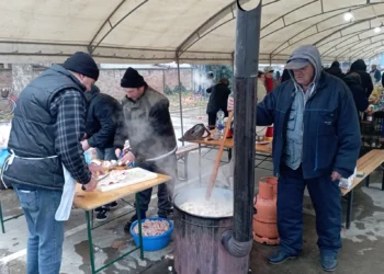 Pod veľkým stanom na nádvorí MS Kovačica bolo 12 súťažných skupín