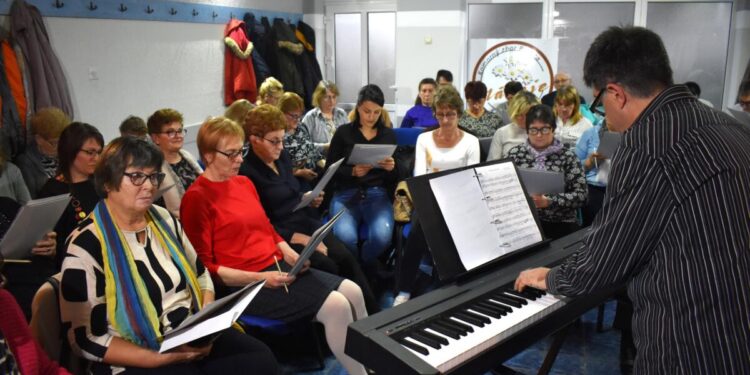 Tvorivé a spevavé ovzdušie na seminári v roku 2024 (foto: M. Pap)