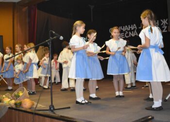 Detský folklórny súbor Bažalička na programe Slnečná jeseň života