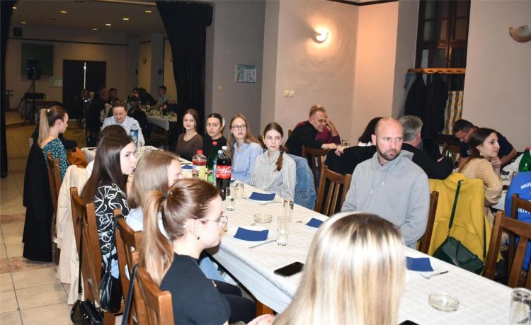 Záber zo zasadnutia, po ktorom nasledovala i zábava