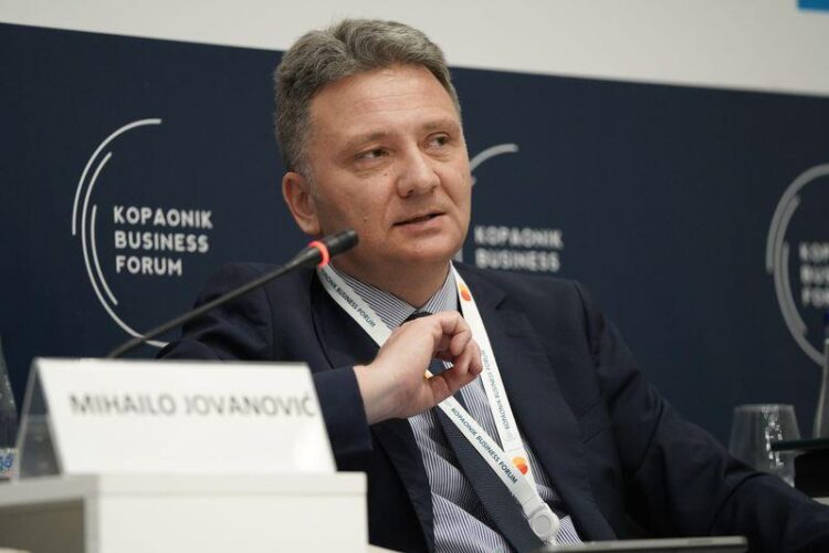 Kopaonik, 5. marta 2025 -  Kopaonik biznis forum. Panel: Zdravstvo u Srbiji zasnovano na inovacijama. Moderator: Dragan Lonèar, èlan Predsednitva, Savez ekonomista Srbije. Panelisti: Ana Govedarica, generalna direktorka, Roche Srbija, Mirko Jokiæ, zagovornik iskustva pacijenata, Mihailo Jovanoviæ, direktor Kancelarije za informacione tehnologije i elektronsku upravu, Vlada RS, Branko Raduloviæ, profesor, Pravni fakultet, Univerzitet u Beogradu,  Marijana Vasilescu, generalna direktorka, MediGroup. FOTO TANJUG/ STRAHINJA AÆIMOVIÆ/bs