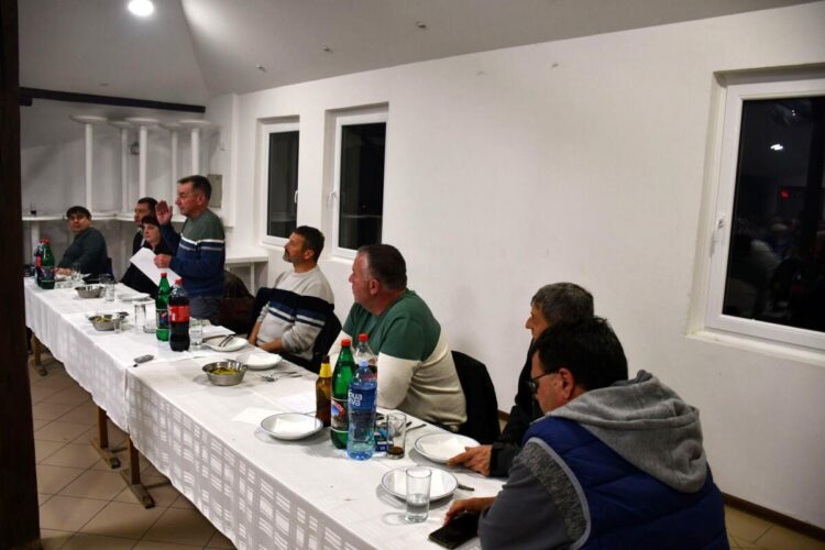 Pracovné predsedníctvo na zhromaždení a hostia