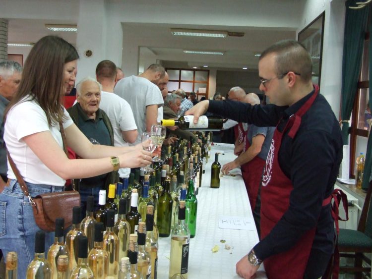 Minuloročnej degustácie vín sa zúčastnil veľký počet návštevníkov  