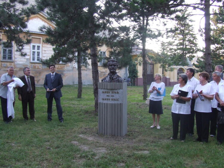 Z odhaľovania busty Janka Kráľa v parku v strede Kulpína