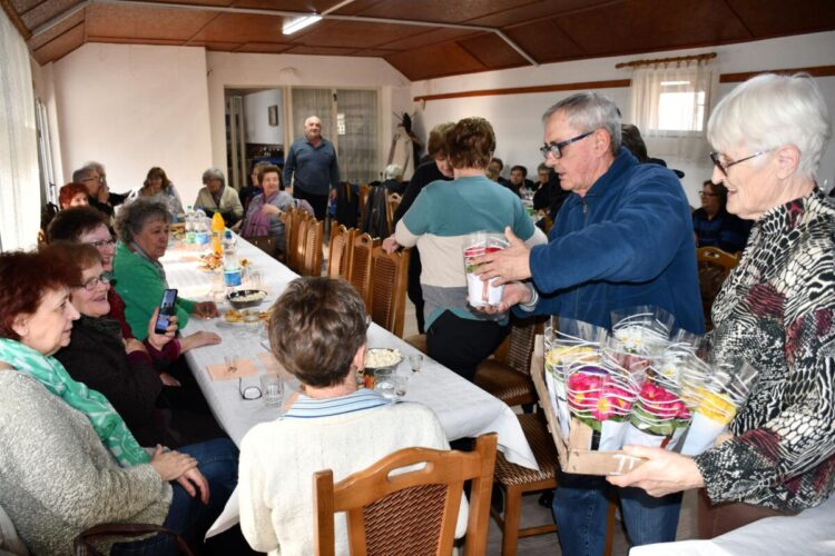 Pozornosť petrovských penzistov k MDŽ