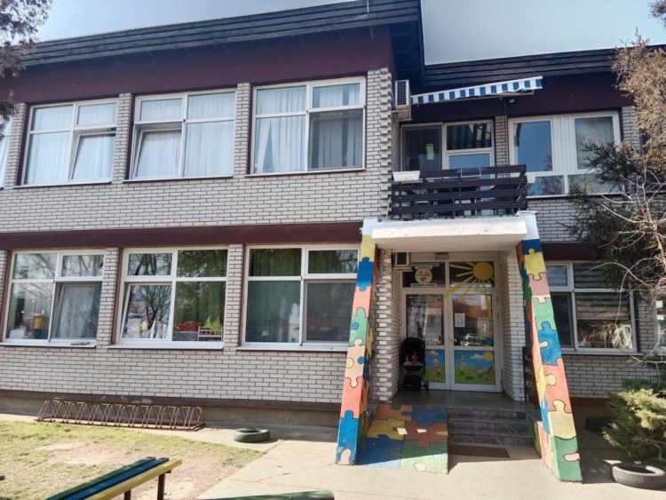 Objekt Slnko v Starej Pazove je aj ústredným objektom tejto staropazovskej ustanovizne  