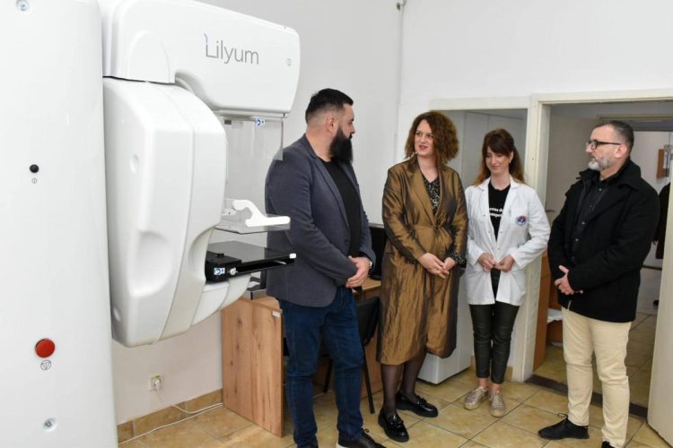 Predseda ZO Šíd Đorđe Tomić počas návštevy šídskeho Domu zdravia (foto: Opština Šid – zvanična stranica)