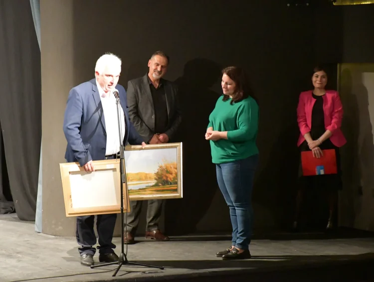 Hostia neprišli s prázdnymi rukami