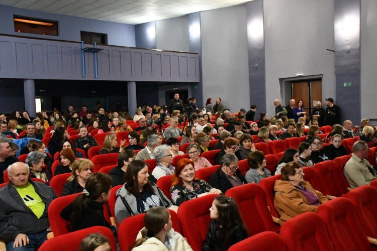 Všetky predstavenia boli početným obecenstvom sledované