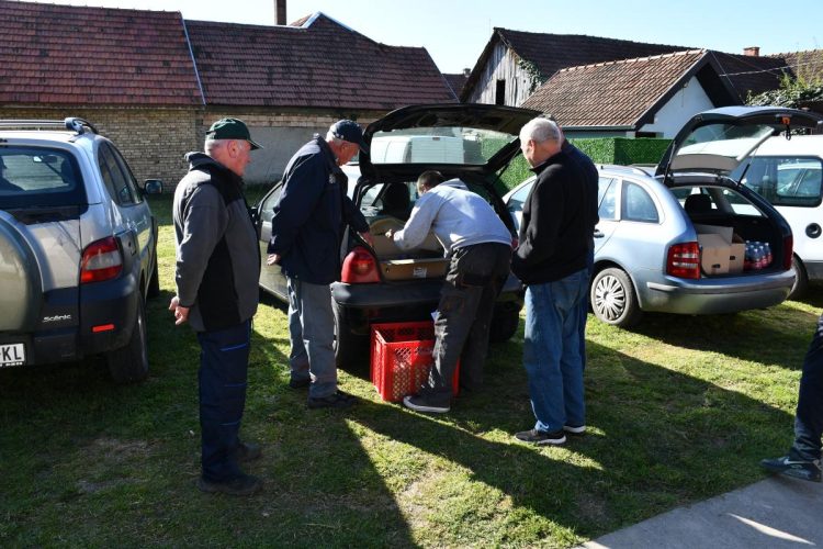 Chystanie na odvoz raňajok do chotára