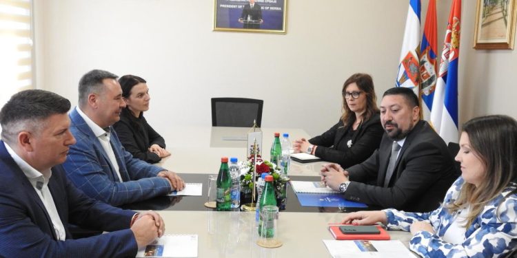 Počas rozhovorov v sídle Šídskej obce (foto: Obec Šíd)