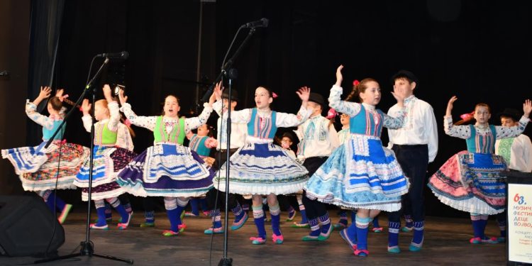Vystúpenie pazovských folkloristov