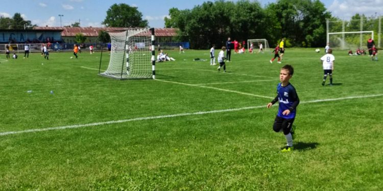 Záber z futbalového turnaja v Kovačici