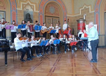 Vystúpenie kovačického orchestra (Foto: z archívu ZŠ Mladých pokolení)