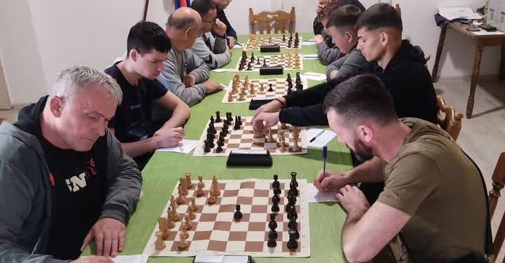 Napínavá šachová hra v Obrovci (foto: z archívu ŠK Kulpín)