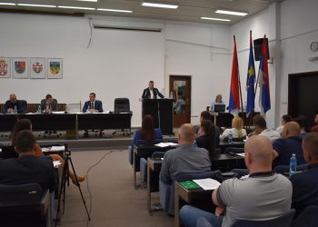 Zo zasadnutia lokálneho parlamentu v Petrovci: príhovor staronového riaditeľa Turistickej organizácie Nebojšu
Marušića