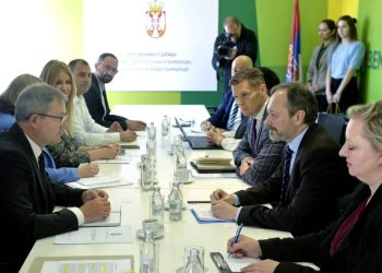Minister Glamočić počas rokovania
