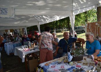 Časť stánkov domácich a hosťujúcich spolkov Svadby voľakedy a dnes