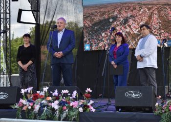 Príhovory pred začiatkom programu: hostia a hostitelia