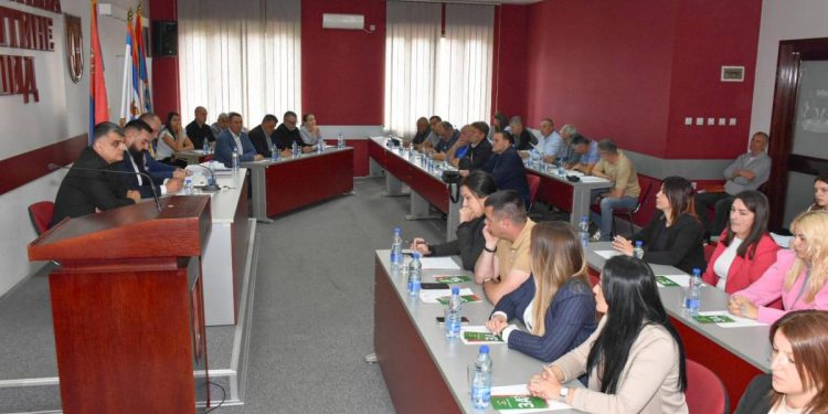 Zo zasadnutia vo štvrtok 29. mája (Foto: Opština Šid – zvanična stranica)