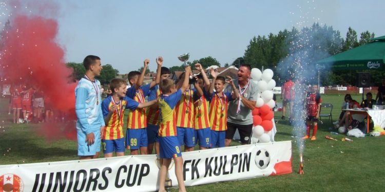 Z ročníka 2011 víťazom sa vlani stal klub Bolesnikov z Nového Sadu