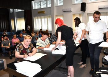 Spracovanie a podpisovanie zmlúv