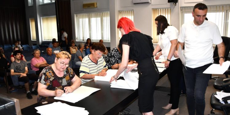 Spracovanie a podpisovanie zmlúv