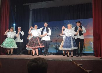 Seniori folklórneho súboru Rozmarín (Foto: z archívu DK 3. októbra)