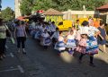 Defilé pazovskými ulicami a námestím