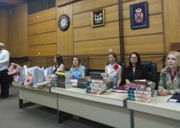 Riaditeľ a triedne profesorky