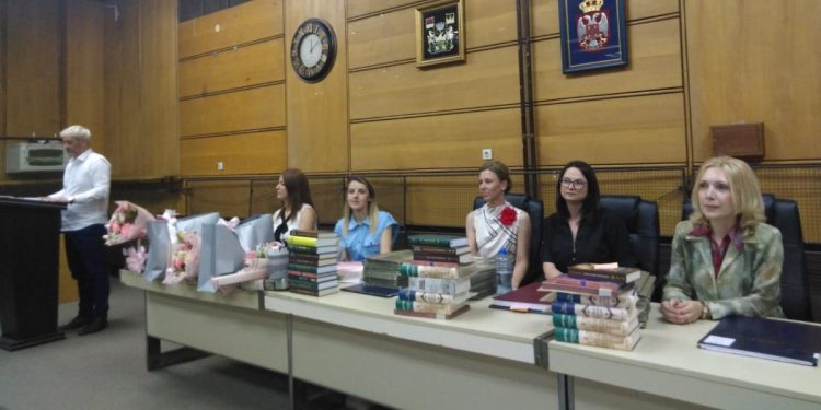 Riaditeľ a triedne profesorky
