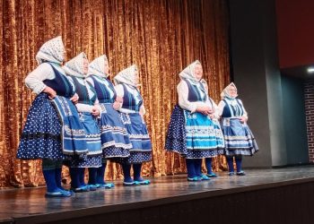 Spevácka skupina Združenia pazovských žien a vokálna sólistka Anna Horvátová