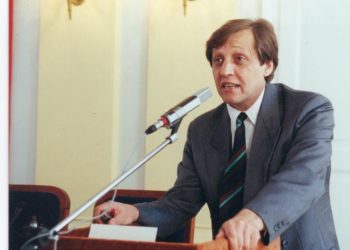 Dr. Samuel Čelovský na konferencii v Bratislave roku 2000