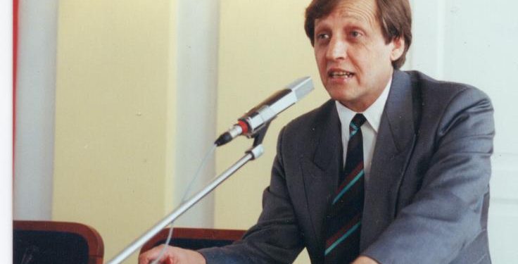 Dr. Samuel Čelovský na konferencii v Bratislave roku 2000