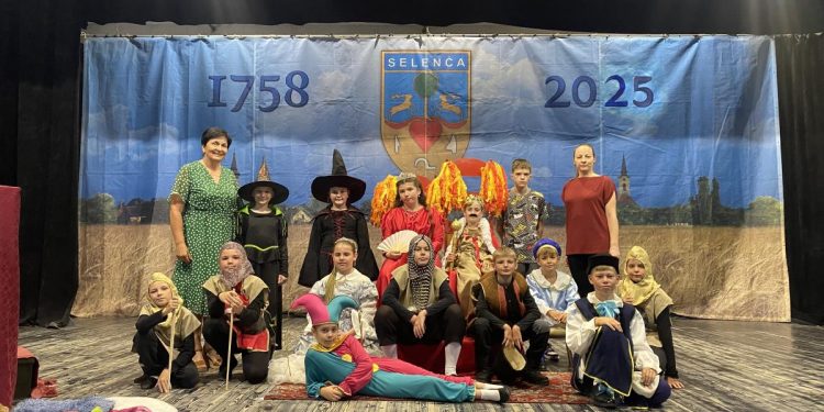 Odmenený Kráľovský festival na domácom javisku (foto: z archívu školy)