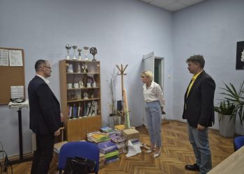 Učebnice v slovenskom jazyku si pozrel aj Milan Grujin