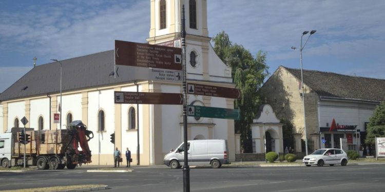 Turistická signalizácia v strede mesta
