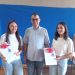 Žiačky generácie s riaditeľom školy