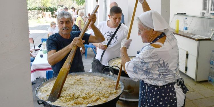 Dva kotly svadobnej kapusty varili sedem hodín