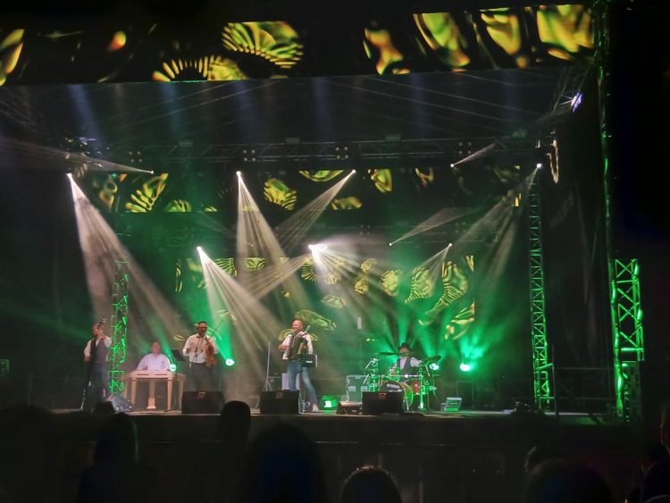 Sokoly to hudbou na javisku v Báčskom Petrovci poriadne roztočili