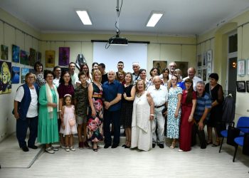 Spoločná fotografia autorov výstavy