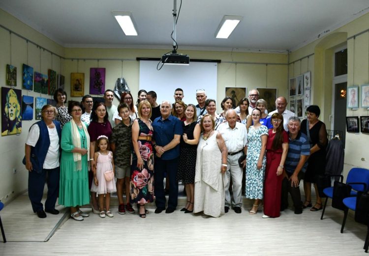 Spoločná fotografia autorov výstavy