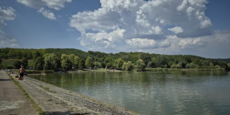 Jazero Bruje – ideálne na letnú vidiecku turistiku