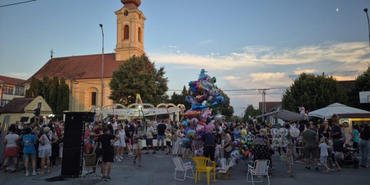 Svätoilinský jarmok okolo pravoslávneho kostola
