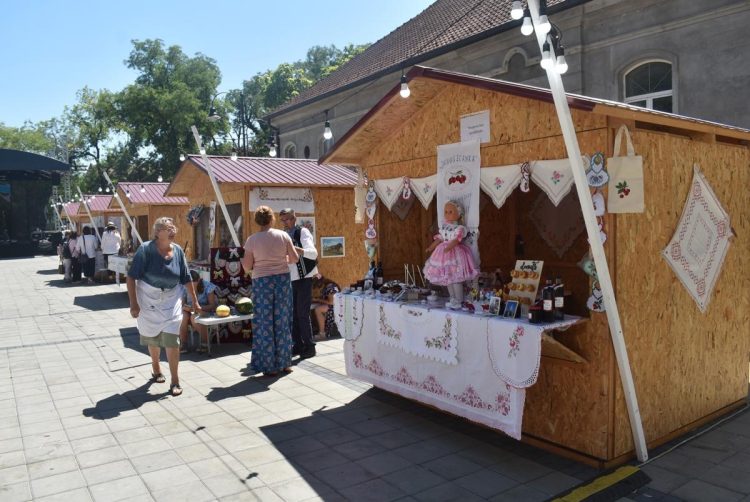 Stánky spolkov žien z našich prostredí