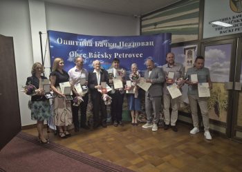 Odmenení vzácnymi oceneniami na slávnostnom zasadnutí NRSNM