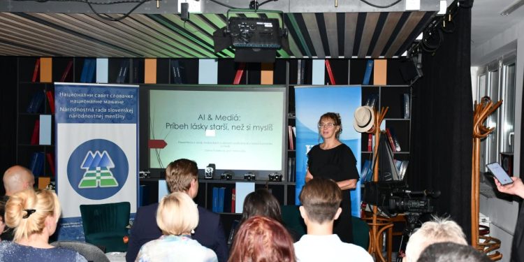 Na tému AI v médiách hovorila profesorka informatiky Darina Poliaková (Foto: J. Čiep)