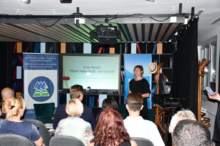 Na tému AI v médiách hovorila profesorka informatiky Darina Poliaková (Foto: J. Čiep)