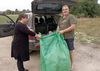 Aj po odchode nákladného auta z Petrovca prijali vrece fliaš a presunuli sa do Hložian