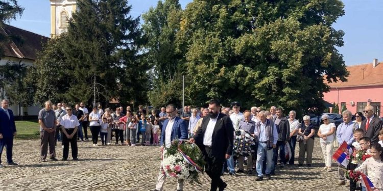 Obecné delegácie s vencami v Jamene